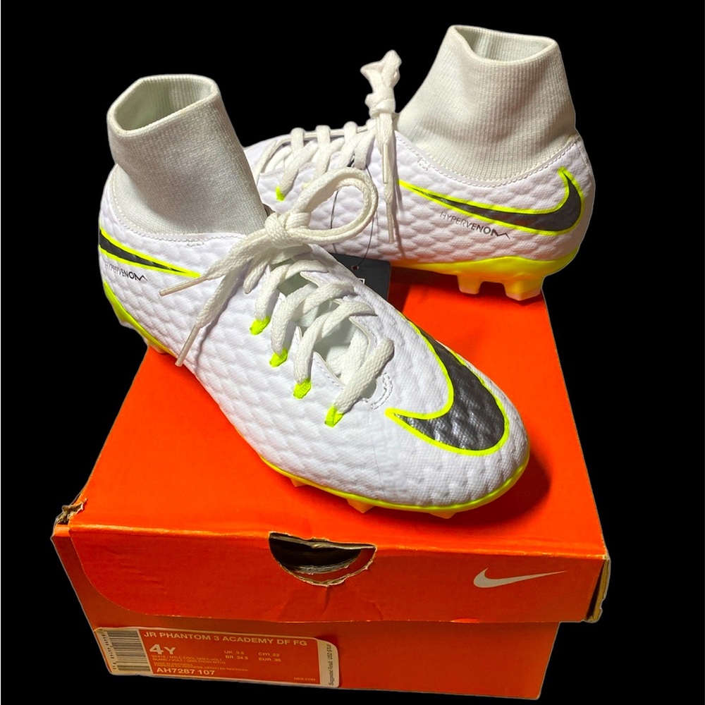 White Nike Soccer Cleats Youth 4 JR Phantom 3 Academy DF FG 4Y AH7287 Sock Style